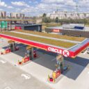 Zielony dach i ekologiczne rozwiązania na stacji paliw – Circle K otwiera „zieloną” stację na warszawskim Wawrze