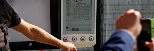 W Gdyni na przystankach zastosowano e-papierowe rozkłady jazdy